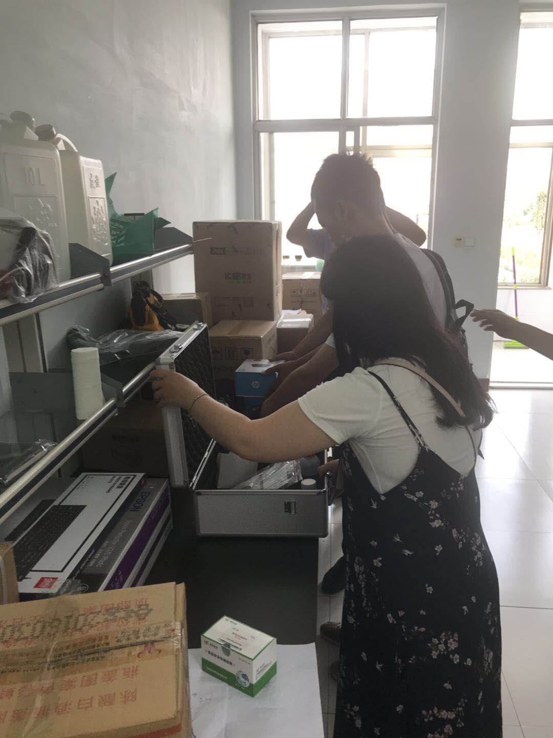 我司人員前往山東醫(yī)療器械有限公司進行儀器培訓和指導工作(圖1)